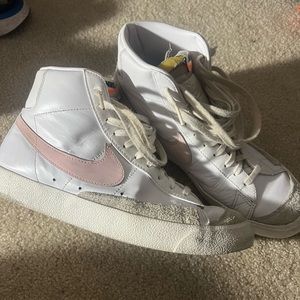 Nike Blazer Mid 77 White Pink Foam Size 9.5